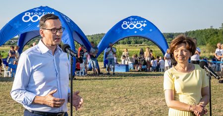 Pikniki 800+ w kampanii wyborczej. "To jest zupełnie naturalne i wskazane"