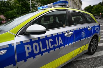 Racibórz: 46-latek kopał i uderzał pięściami zaparkowane samochody