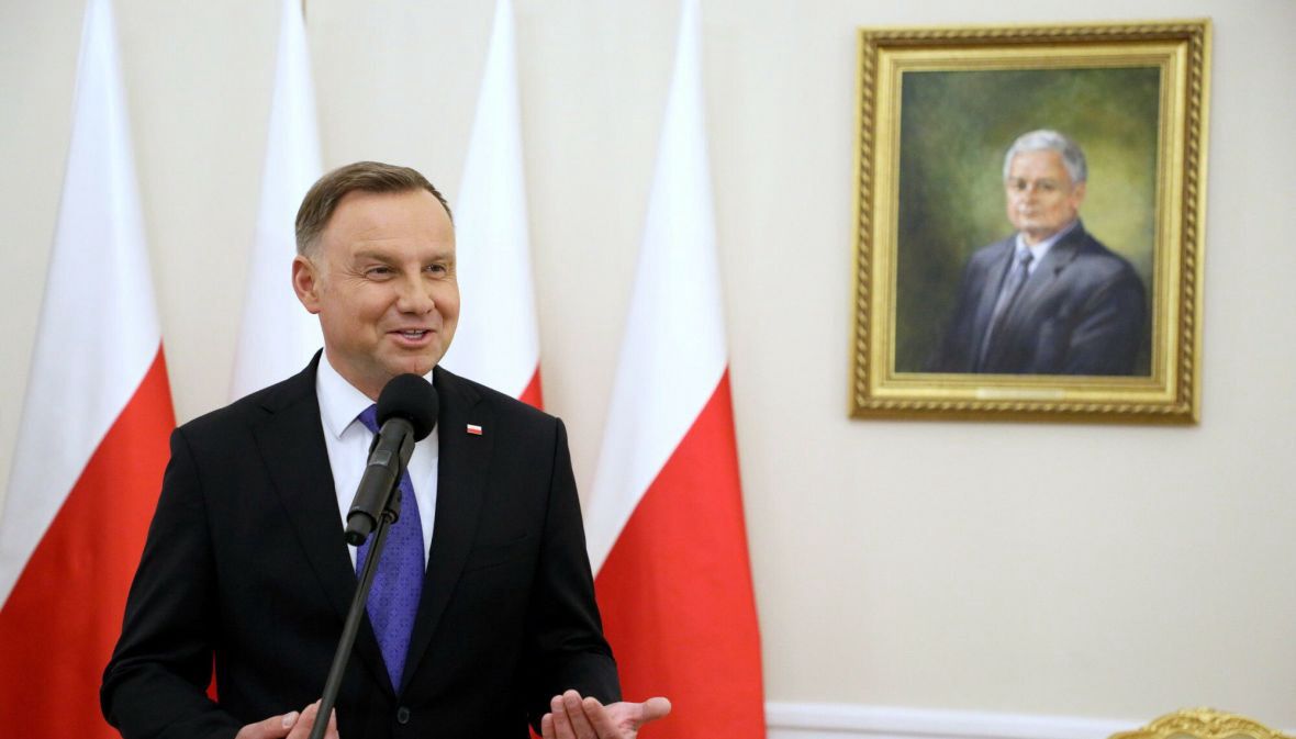 Andrzej Duda w Pałacu prezydenckim (na ścianie portret prezydenta Lecha Kaczyńskiego). 12 lipca 2020 roku 