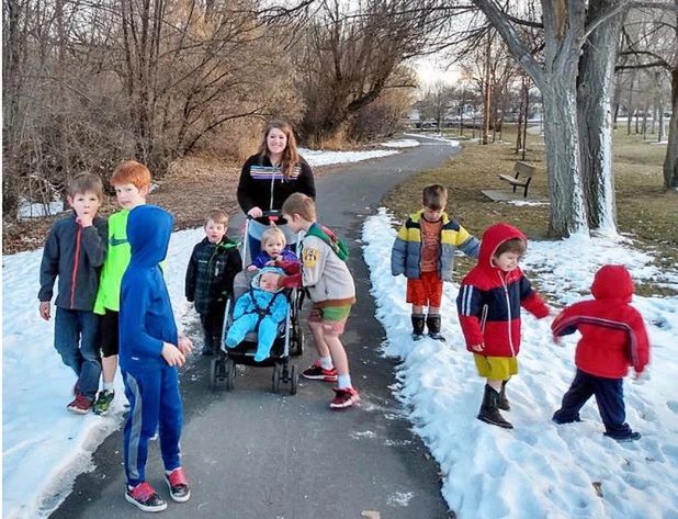 Kobieta przyznaje, że opieka nad 10 dzieci to ogromne wyzwanie logistyczne