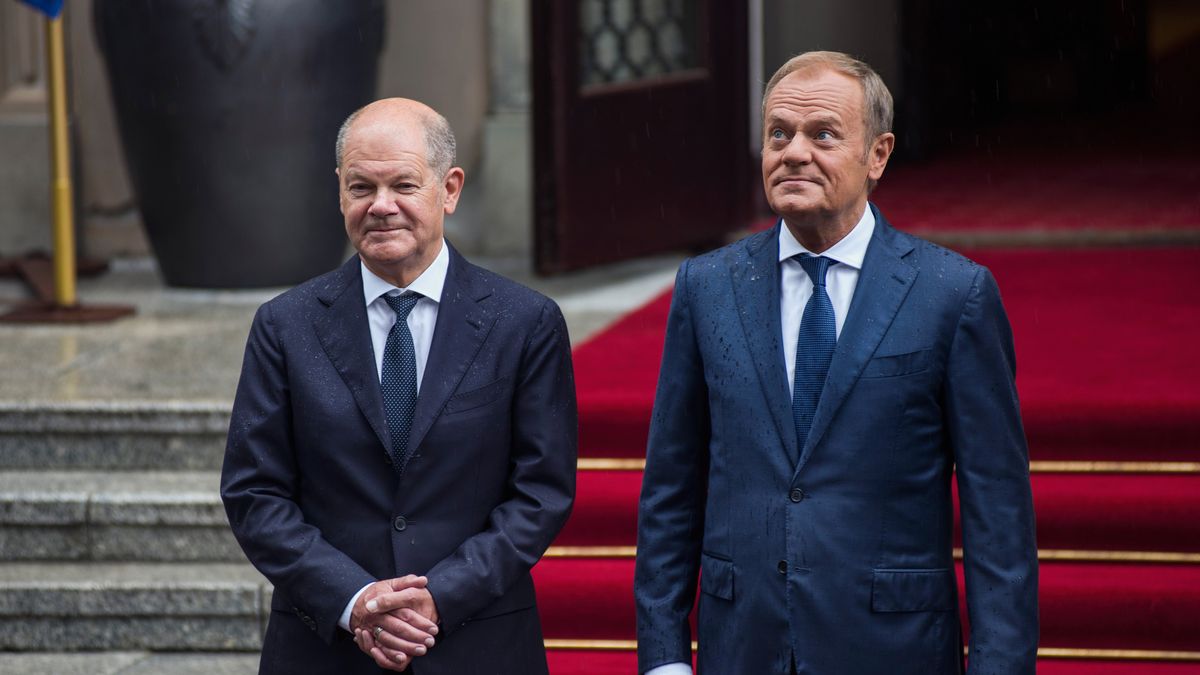 WARSAW, POLAND - 2024/07/02: Prime Minister Donald Tusk (R) welcomes the German Chancellor Olaf Scholz (L) in the PM's Chancellery on Ujazdowskie avenue in Warsaw. Polish-German intergovernmental consultations were held at the Chancellery of the Prime Minister in Warsaw under the chairmanship of Prime Minister Donald Tusk and Chancellor of the Federal Republic of Germany Olaf Scholz. Prime Minister Tusk and Chancellor Scholz, together with their ministers, talked about the security of NATO's eastern flank in the context of the war in Ukraine, the threats related to illegal migration, as well as economic cooperation between the two countries. (Photo by Attila Husejnow/SOPA Images/LightRocket via Getty Images)