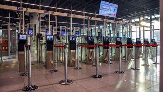 Jest problem z bramkami na Lotnisku Chopina. Straż Graniczna wyjaśnia