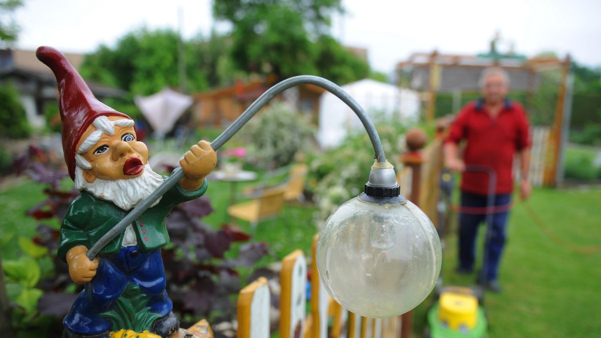 Garden gnome in german garden with men mowing lawn
Rainer Klotz
germany, garden, garden Gnome, allotment, neighborhood, German, bourgeois, garden colony, lawn, Lawn Mower, lamp, fence, garden fence, terrace, battle, neighborhood dispute, chain link fence, allotments, germany, garden, garden gnome, allotment, neighborhood, german, bourgeois, garden colony, lawn, lawn mower, lamp, fence, garden fence, terrace, battle, neighborhood dispute, chain link fence, allotments