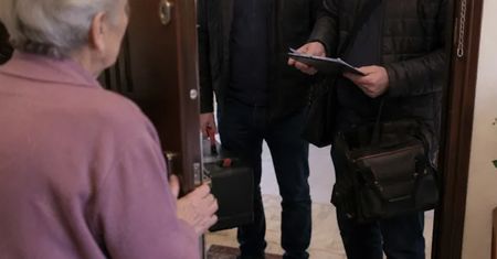 Seniorka otworzyła drzwi "pracownikowi spółdzielni". Straciła 160 tys. zł