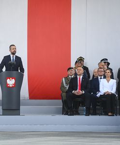 "Ponad pół miliona osób" w armii. Kosiniak-Kamysz odpowiada Nawrockiemu i reaguje na gwizdy tłumu