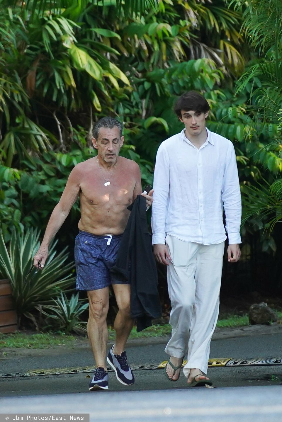 Nicolas Sarkozy korzysta z życia po odsiadce z żoną i synem