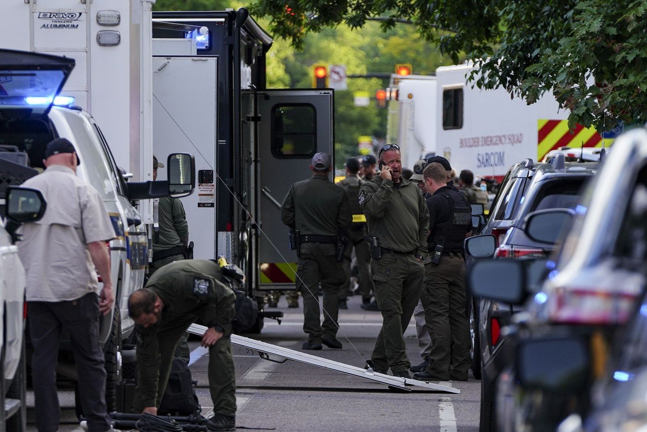 Terrorysta zaatakował wolontariuszy miotaczem ognia. Sześć osób zostało poważnie poparzonych