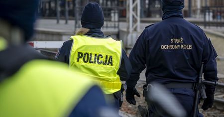 Mieli 37 puszek z farbą. Zostali przyłapani na gorącym uczynku