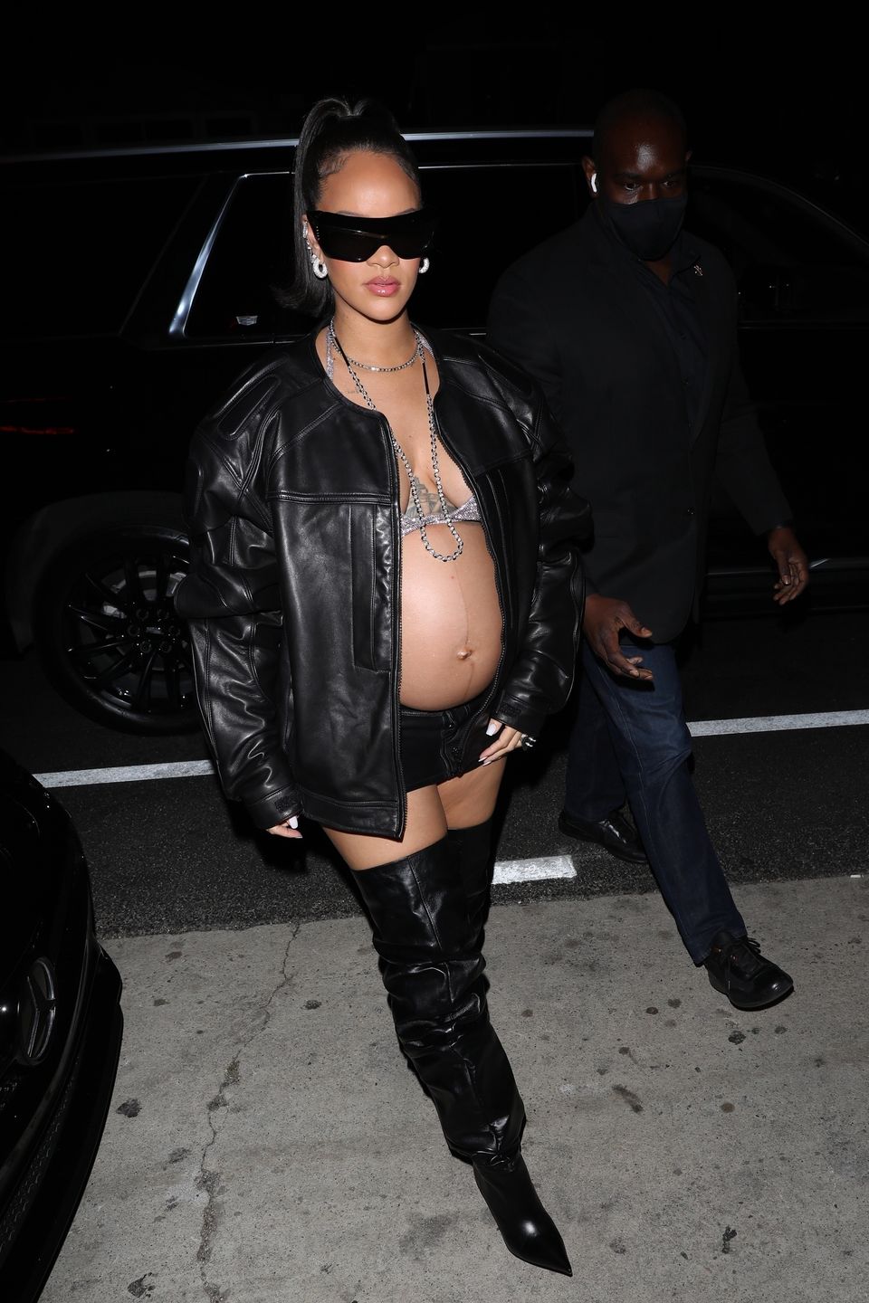 Rihanna pokazuje ciążowy brzuch