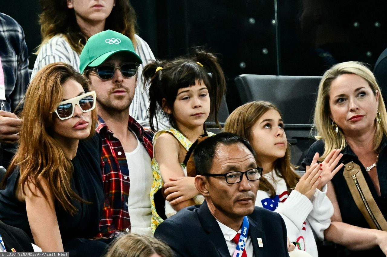 Eva Mendes and Ryan Gosling in the VIP stands in Paris