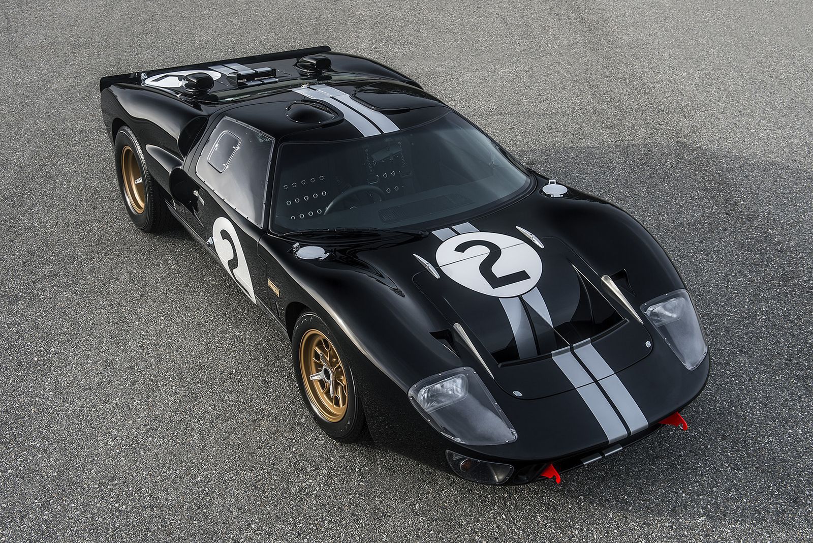 Powstanie tylko 20 egzemplarzy tego pojazdu. Dostępne będą trzy malowania. Bruce McLaren Edition będzie wersją czarną ze srebrnymi pasami, Ken Miles Edition to odmiana niebieska z białymi pasami, a Dan Gurney Edition będą wozami czerwonymi z białymi pasami.