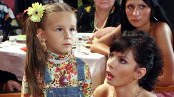 Grała Zuzię w "Niani". Dziś Emilia Stachurska ma 29 lat i ZNIKNĘŁA z show-biznesu. Jak wygląda i czym się zajmuje? (FOTO)