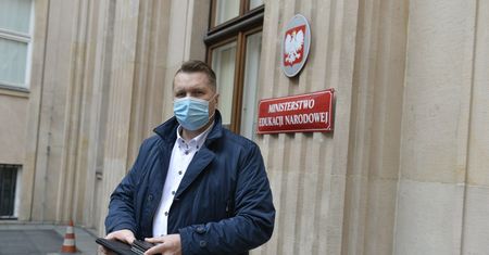 Powrót do szkoły. Nowe wytyczne ministerstwa. Przemysław Czarnek o planowanych zasadach