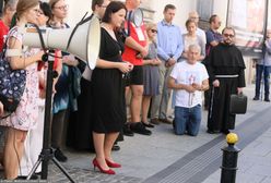 "Publiczny Różaniec" Kai Godek. Lekarka przerwała wydarzenie