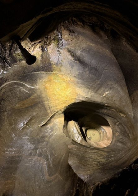 Spannagelhöhle nie jest miejscem dla osób z silną klaustrofobią