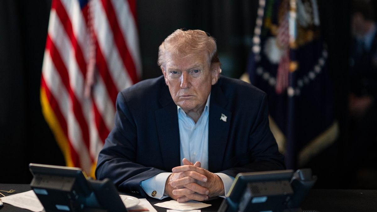 Trump Monitors Military Operations at White House
WASHINGTON DC, USA - MARCH 02: (----EDITORIAL USE ONLY â" MANDATORY CREDIT - 'THE WHITE HOUSE'S X ACCOUNT / HANDOUT' - NO MARKETING NO ADVERTISING CAMPAIGNS - DISTRIBUTED AS A SERVICE TO CLIENTS----) U.S. President Donald J. Trump sits at a table monitoring military operations during Operation Epic Fury against Iran, with U.S. flags visible behind him, in Washington, United States, on March 02, 2026. (Photo by The White House via X Account/Anadolu via Getty Images)
Anadolu
operation epic fury, operation, military operations, monitoring, situation room, white house, donald trump, officials