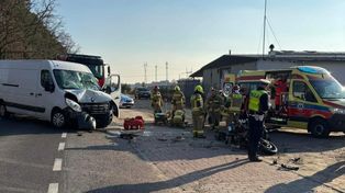 Kłodawa: Zderzenie busa i motocyklisty. Ciężko ranny motocyklista trafił do szpitala