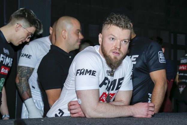 Sylwester Wardęga BOI SIĘ O ŻYCIE?! Opowiedział niepokojącą historię z udziałem partnerki. "Powiedziałem jej: UCIEKAJ w te ruiny!"