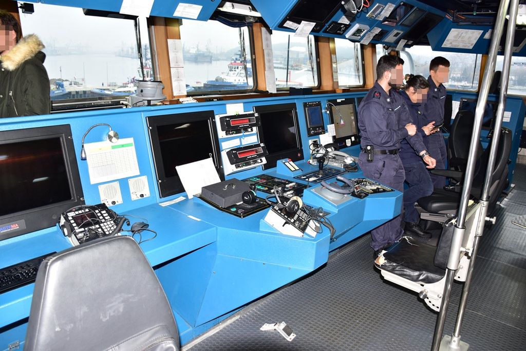 The frigate's bridge with a steering wheel in the form of a flywheel.