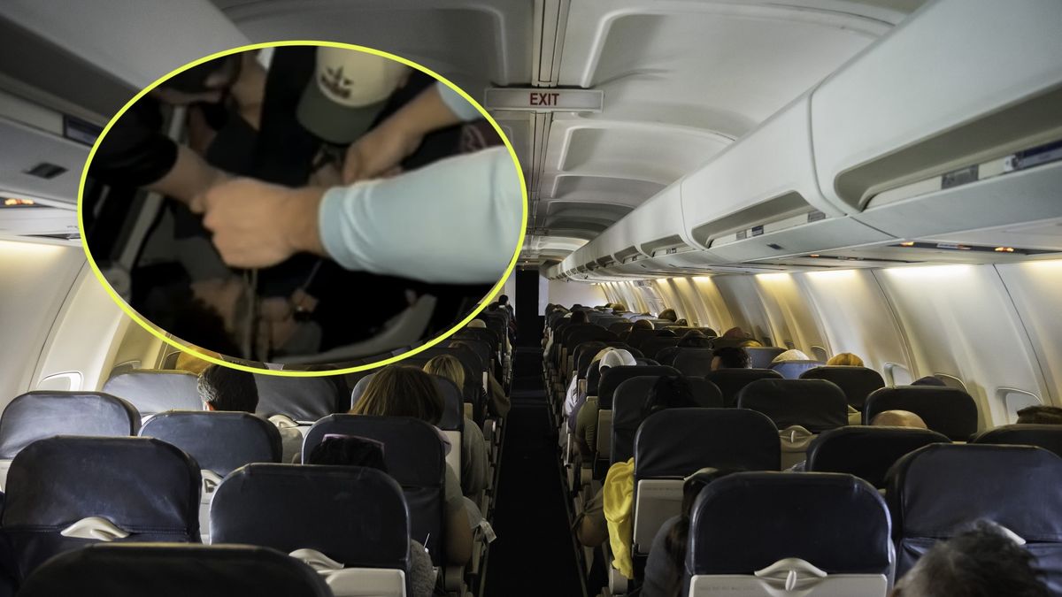 Agresywny pasażer uderzał w okno samolotu