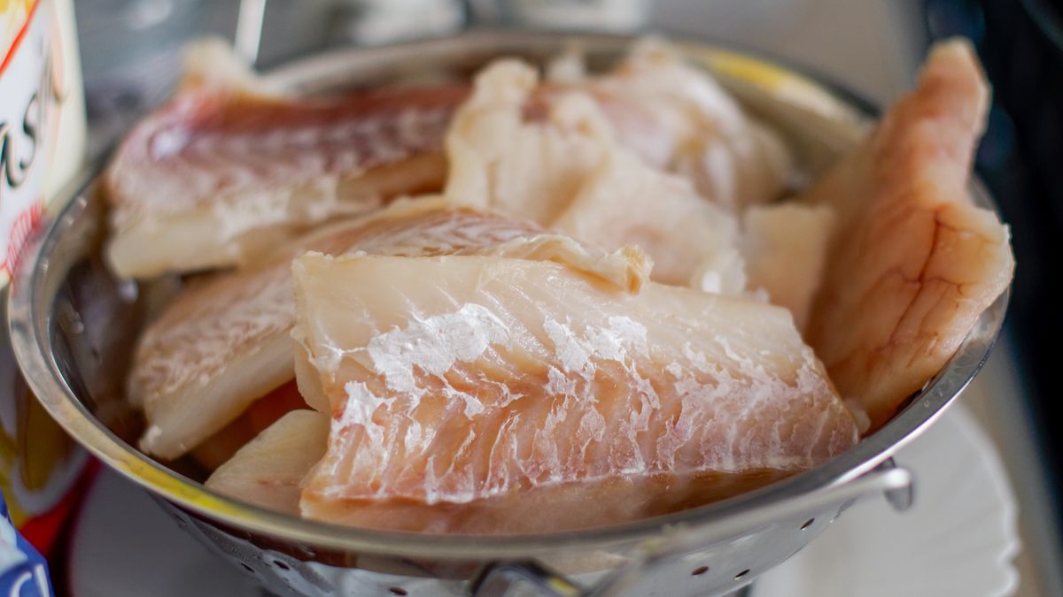 Jak prawidłowo rozmrozić rybę?