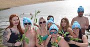 Piła: Morsowanie w promieniach słońca. Klub Morsów Euforia uczcił Dzień Kobiet