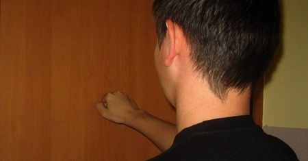 Łapali za klamki. Sąsiadki od razu wezwały służby