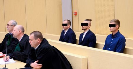 Oddali 17 strzałów w stronę chorego na schizofrenię mężczyzny. "Groził, że nas zabije i zabierze do Boga"