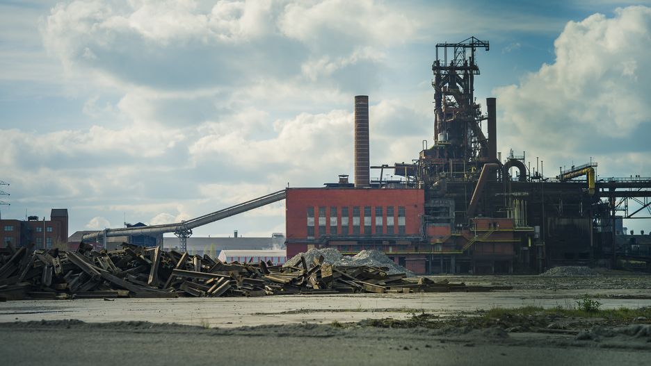 Widok na nieczynny obszar przemysłowy Charleroi