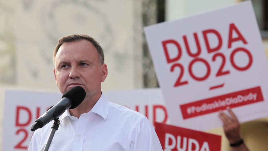 Dodatek solidarnościowy. Andrzej Duda podpisał ustawę. Kto dostanie 1400 złotych?