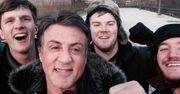 Stallone zrobił sobie zdjęcie z fanami, którzy trenowali jak Rocky Balboa! (FOTO)