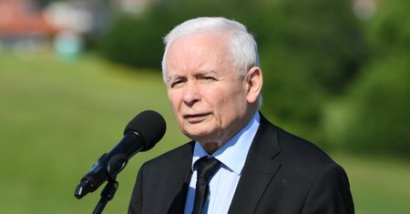 Dzieci z Michałowa wywiezione na granicę. Kaczyński: To jest właśnie humanitarne