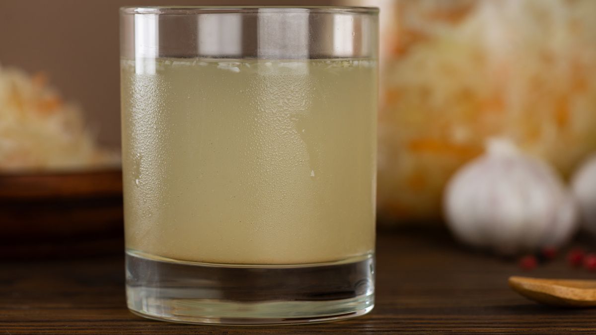 Sok z kiszonej kapusty – naturalny probiotyk w twojej kuchni