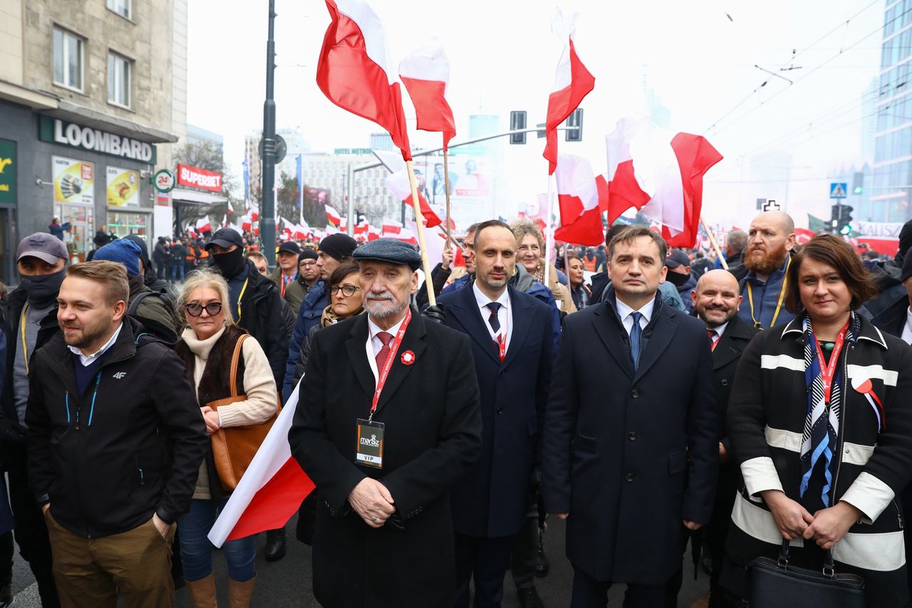 Politycy na marszu. Ziobro i Macierewicz na czele grupy