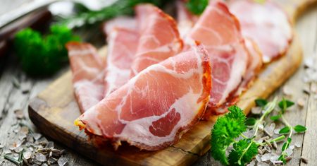 Szynka parmeńska - produkcja, kalorie i wartości odżywcze, zastosowanie