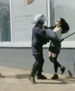 Brutalna interwencja policji względem kobiety. Stłumiony protest antycovidowców
