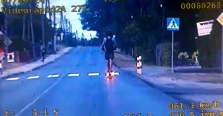 Pędził hulajnogą jak motocyklem. Policja od razu zatrzymała 21-latka
