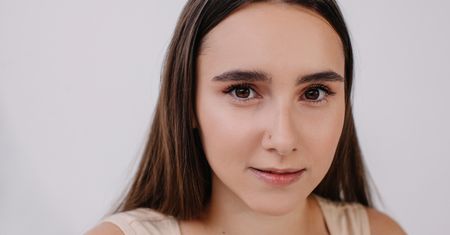 Fluffy brows. Kolejna modna stylizacja brwi. Co będzie potrzebne do jej wykonania?