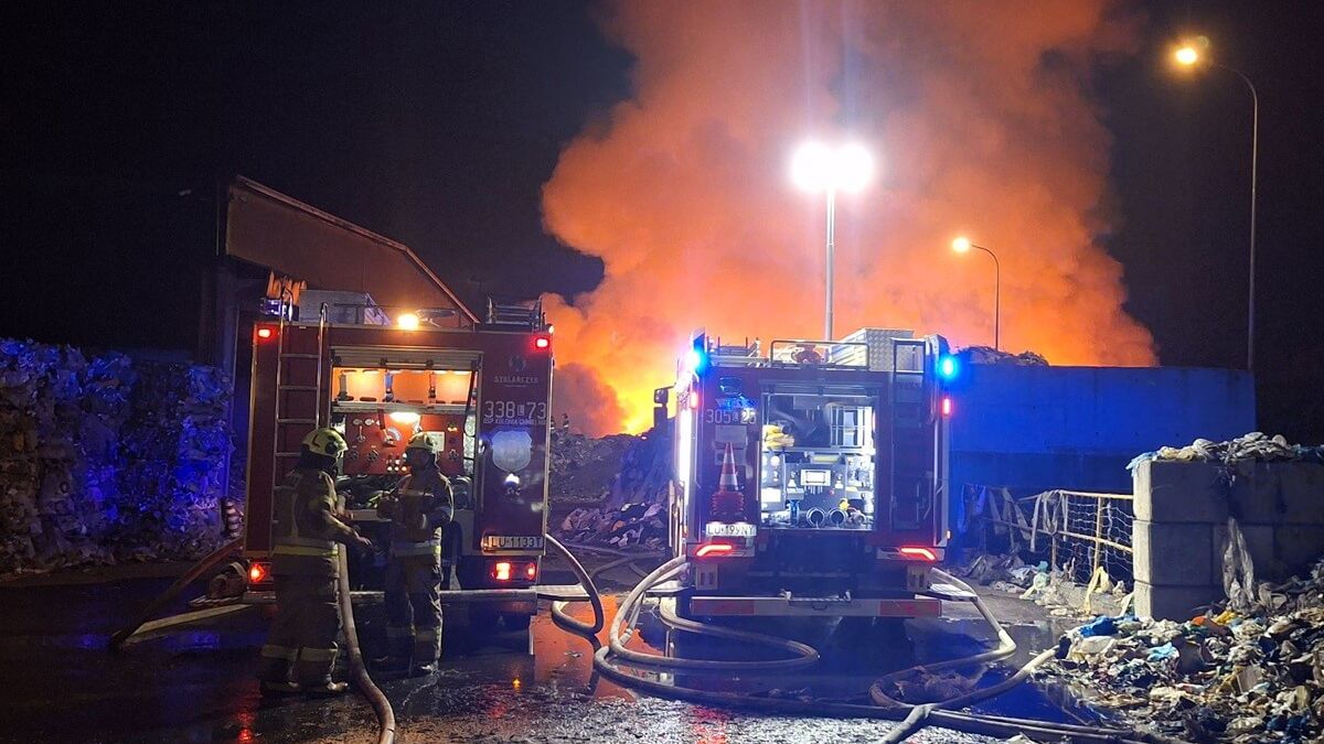Pożar składowiska odpadów w Bełżycach
