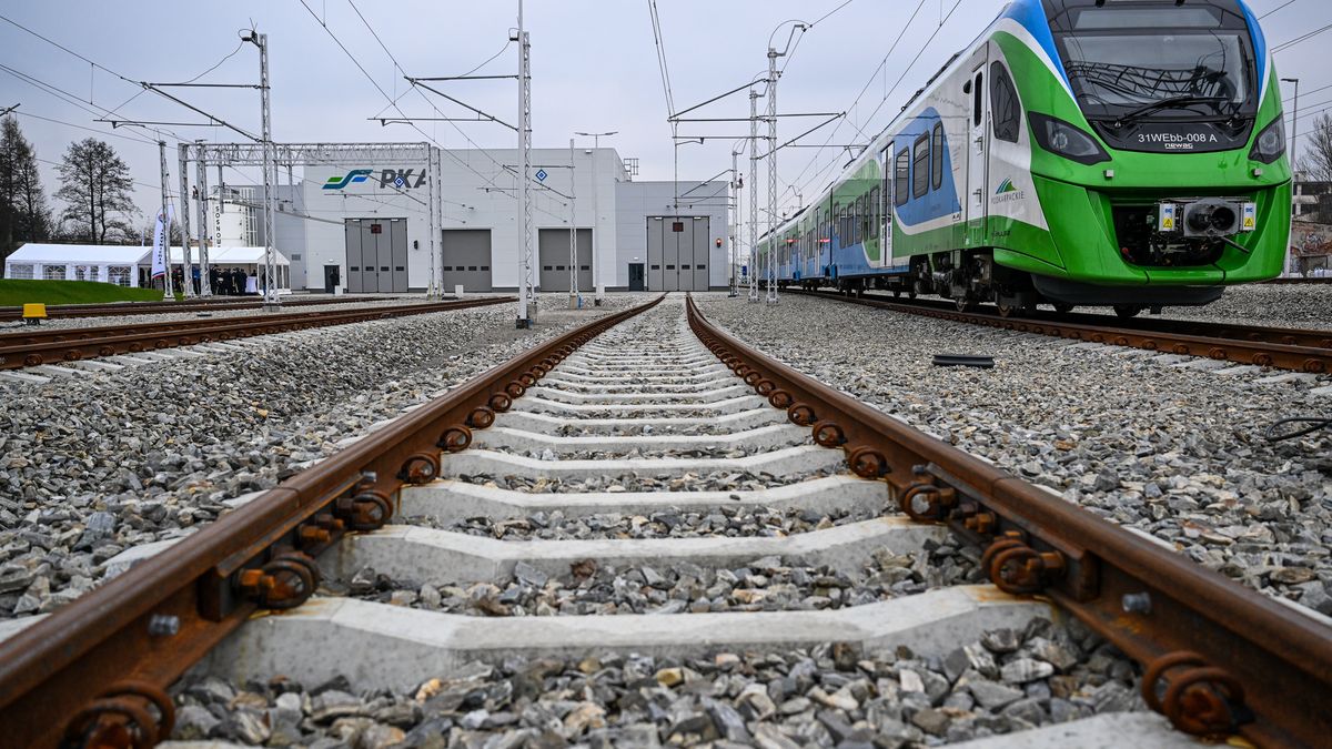 Chwile grozy na dworcu w Inowrocławiu. Nad 51-latkiem przejechał