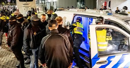 Awantura po meczu Legii w Holandii. "Dwóch mężczyzn zatrzymanych w związku z przemocą"