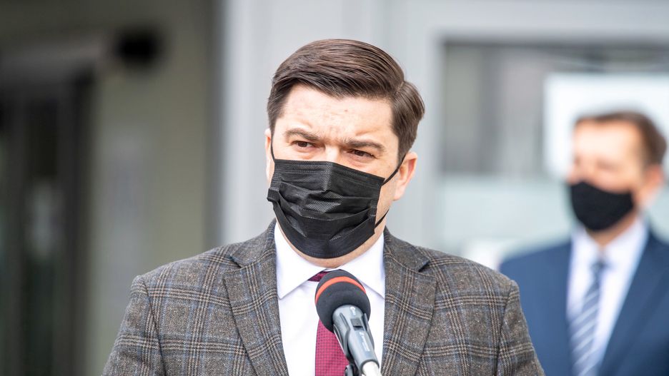 Koronawirus w Polsce. Nawet 20 tys. zakażeń dziennie? Rzecznik MZ ostrzega
