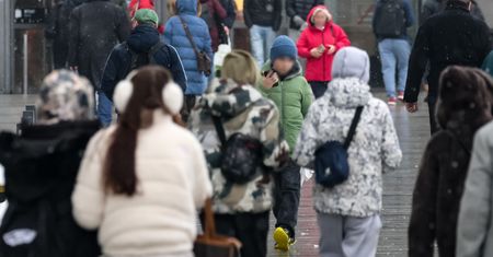 800 plus trzeba zracjonalizować. Ulga podatkowa byłaby lepsza niż transfer [OPINIA]