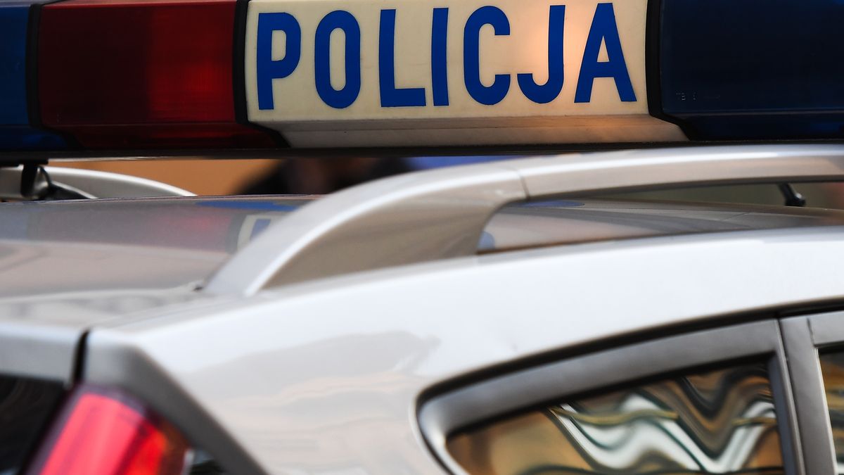 Ciało 41-latka znaleziono w bloku w Ostrowcu Świętokrzyskim. 