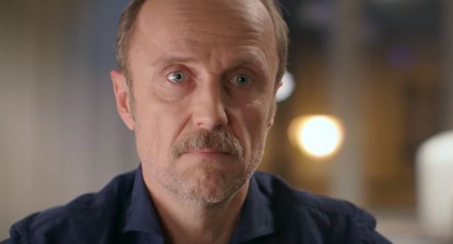 Łukasz Simlat przeciążony pracą zdalną w akcji społecznej Dell Technologies