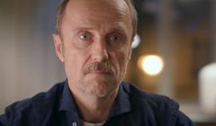 Łukasz Simlat przeciążony pracą zdalną w akcji społecznej Dell Technologies