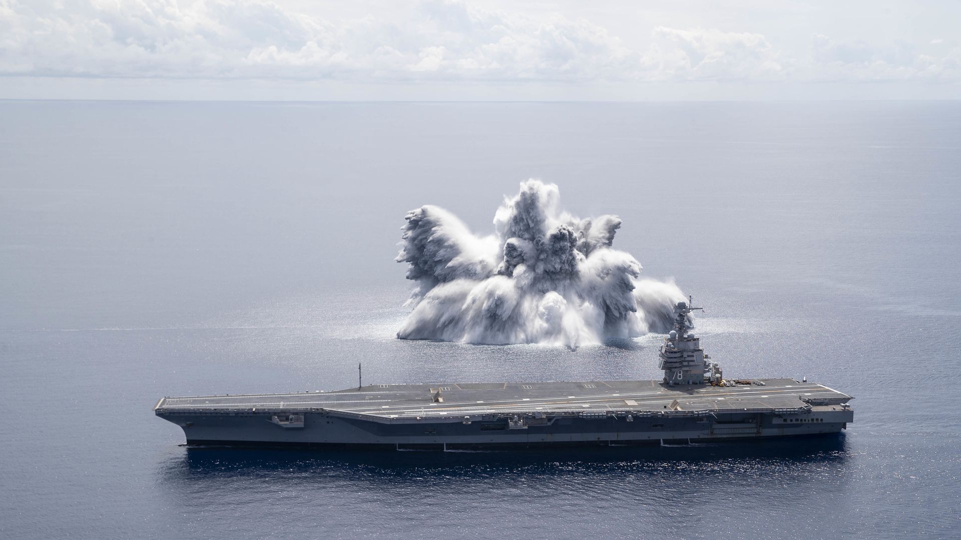 Lotniskowiec USS Gerald R. Ford podczas prób Full Ship Shock Trials
