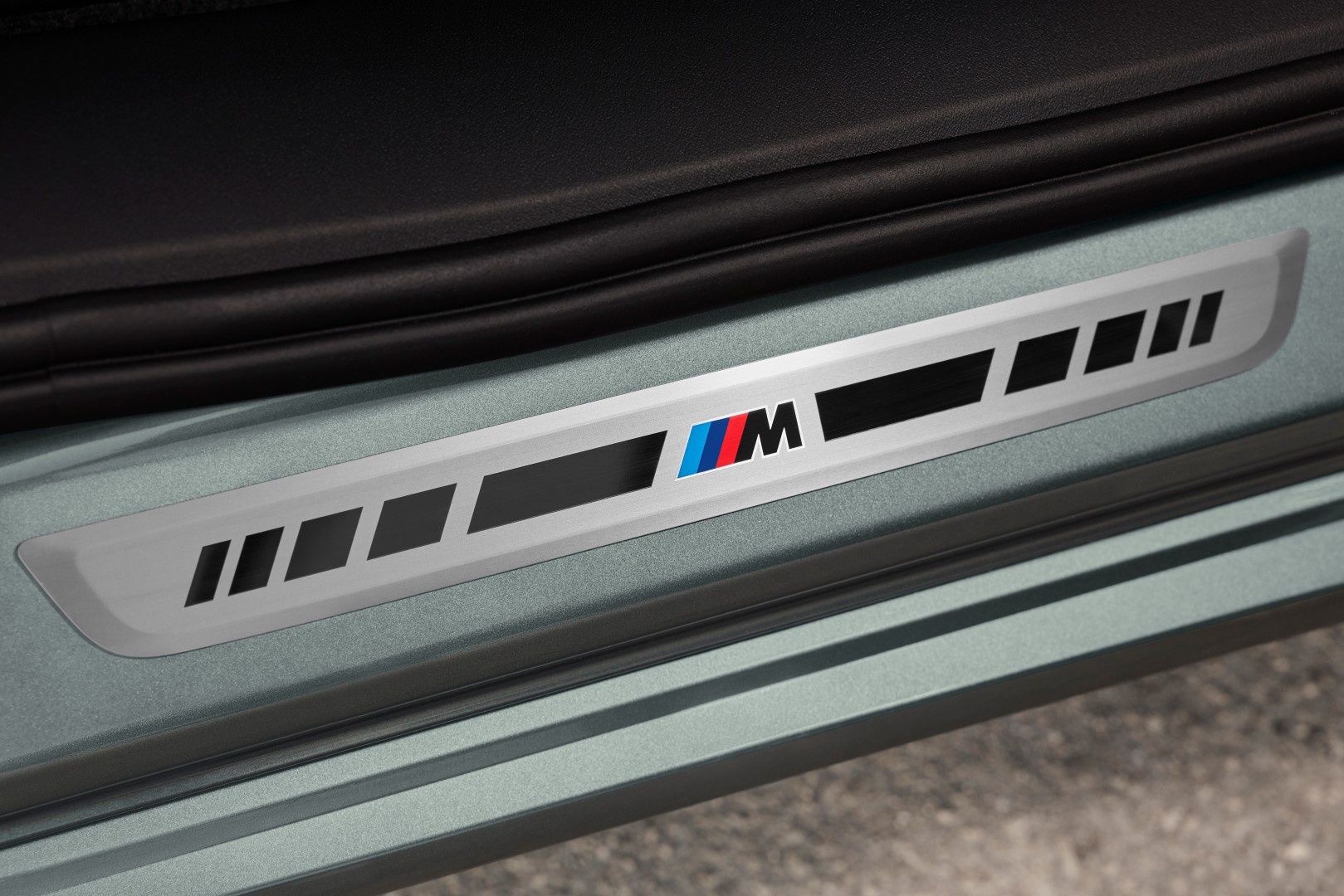 BMW iX4