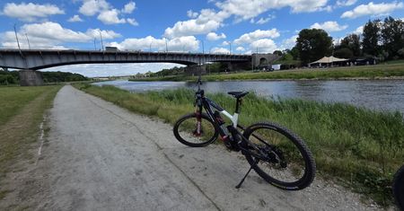 Rower elektryczny zamiast samochodu? Ekspert obala popularne mity o e-bike’ach