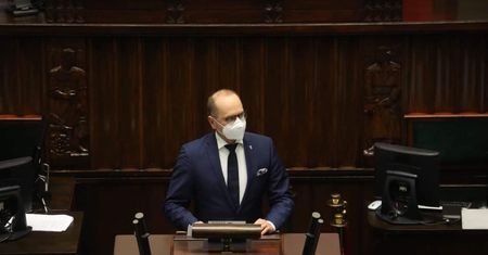 Kłopoty ze szczepionką? Burza po wpisie posła Platformy Michała Szczerby